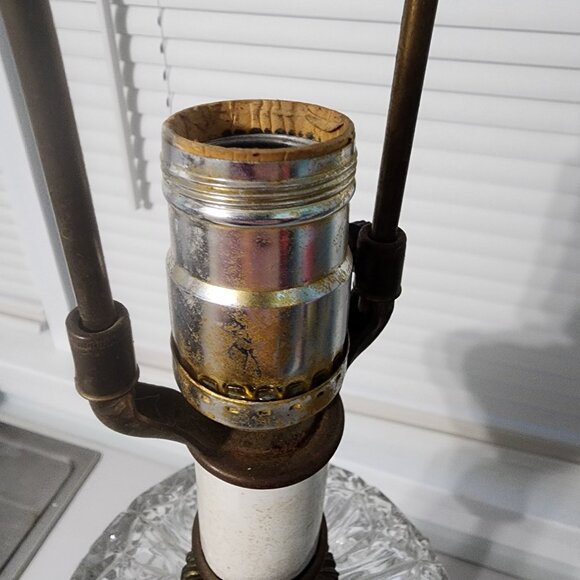 Antique brass, marble and glass table lamp - Picture 7 of 8